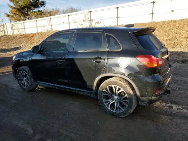 JA4AP3AW8JU019453 2018 MITSUBISHI OUTLANDER - Image 2
