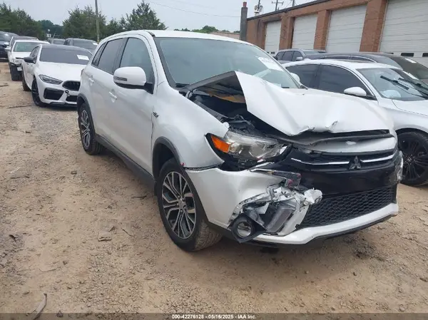 JA4AP3AW8JU019842 2018 MITSUBISHI OUTLANDER - Image 1