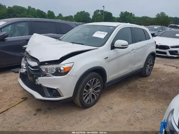 JA4AP3AW8JU019842 2018 MITSUBISHI OUTLANDER - Image 2