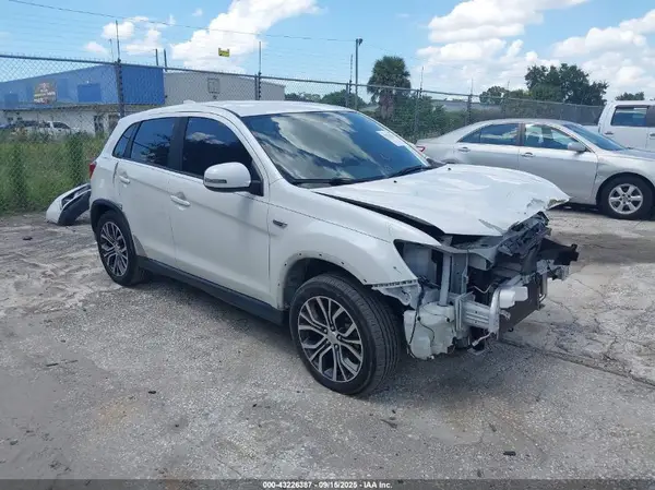 JA4AP3AW8JU020103 2018 MITSUBISHI OUTLANDER - Image 1