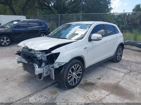 JA4AP3AW8JU020103 2018 MITSUBISHI OUTLANDER - Image 2