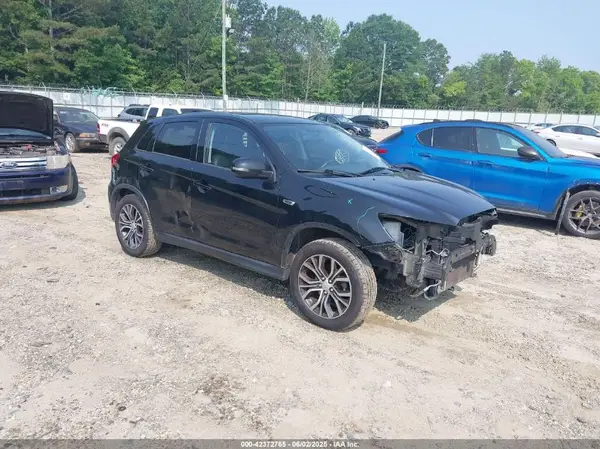 JA4AP3AW8JU024233 2018 MITSUBISHI OUTLANDER - Image 1