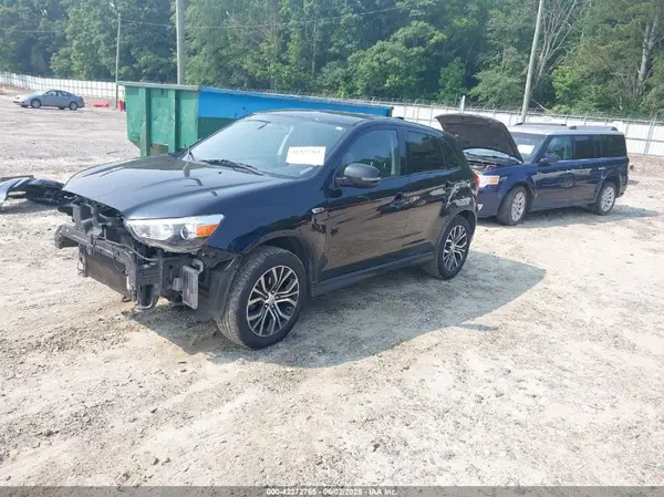 JA4AP3AW8JU024233 2018 MITSUBISHI OUTLANDER - Image 2