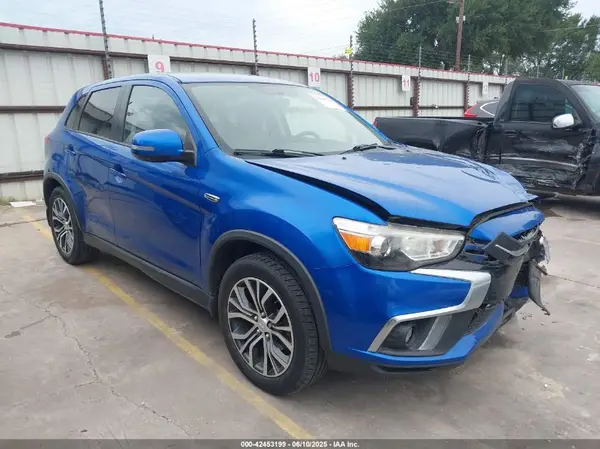 JA4AP3AW8JU025351 2018 MITSUBISHI OUTLANDER - Image 1