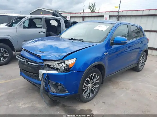 JA4AP3AW8JU025351 2018 MITSUBISHI OUTLANDER - Image 2