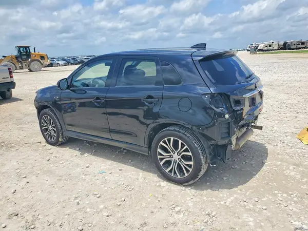 JA4AP3AW8JU025446 2018 MITSUBISHI OUTLANDER - Image 2