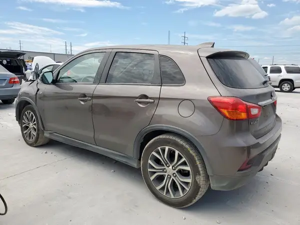 JA4AP3AW8JU026158 2018 MITSUBISHI OUTLANDER - Image 2