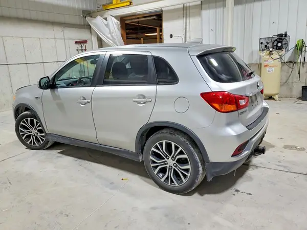 JA4AP3AW8JZ025997 2018 MITSUBISHI OUTLANDER - Image 2