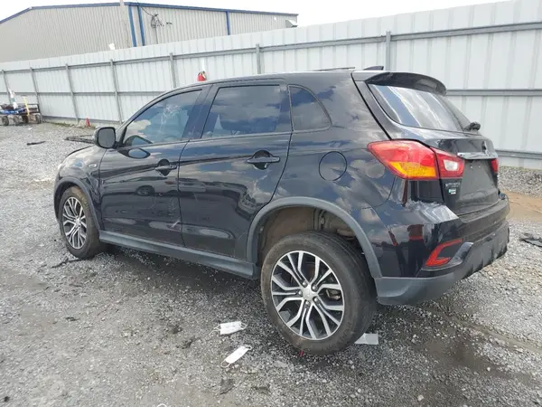 JA4AP3AW8JZ032612 2018 MITSUBISHI OUTLANDER - Image 2