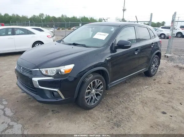 JA4AP3AW9HZ017899 2017 MITSUBISHI OUTLANDER - Image 2