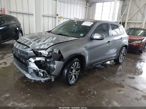 JA4AP3AW9HZ045220 2017 MITSUBISHI OUTLANDER - Image 2