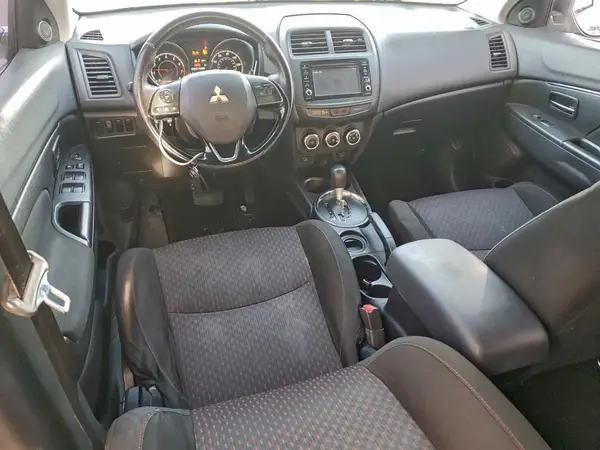 JA4AP3AW9HZ064947 2017 MITSUBISHI OUTLANDER - Image 8