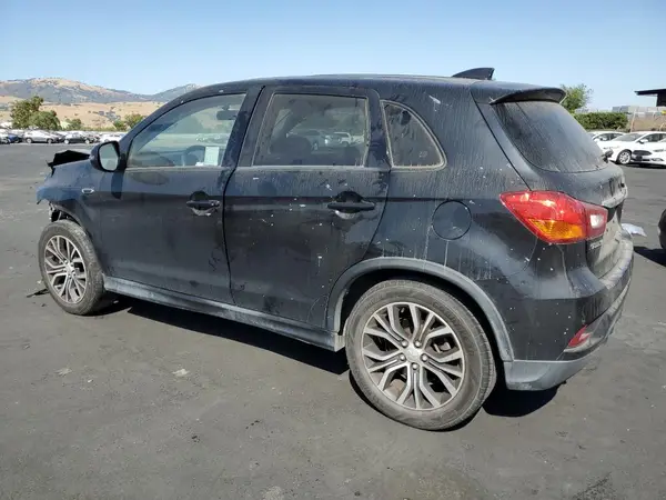 JA4AP3AW9JU002094 2018 MITSUBISHI OUTLANDER - Image 2
