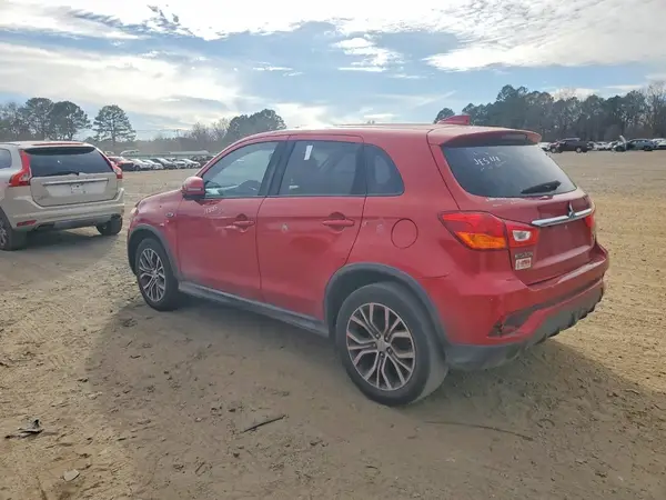 JA4AP3AW9JU013371 2018 MITSUBISHI OUTLANDER - Image 2