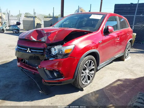 JA4AP3AW9JU015587 2018 MITSUBISHI OUTLANDER - Image 2