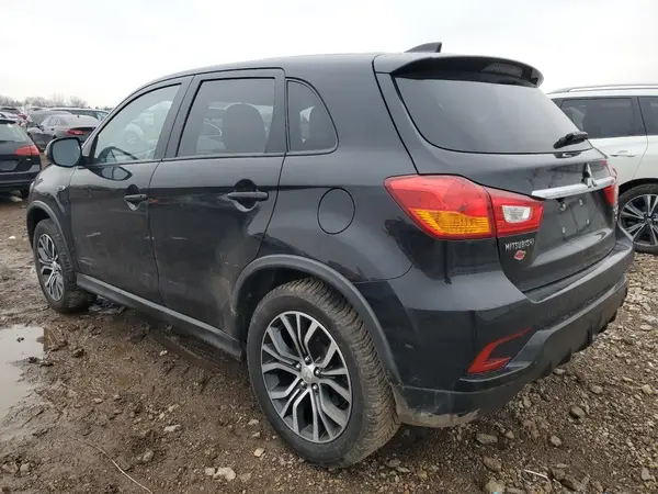 JA4AP3AW9JU018926 2018 MITSUBISHI OUTLANDER - Image 2