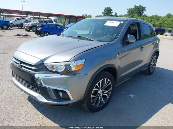 JA4AP3AW9JU021275 2018 MITSUBISHI OUTLANDER - Image 2