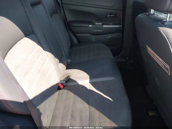 JA4AP3AW9JU021275 2018 MITSUBISHI OUTLANDER - Image 8
