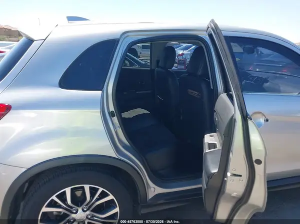 JA4AP3AW9JU026086 2018 MITSUBISHI OUTLANDER - Image 8