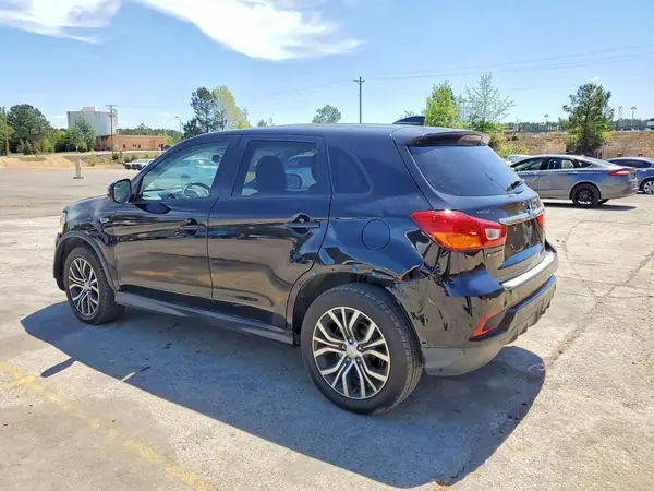 JA4AP3AW9JZ011087 2018 MITSUBISHI OUTLANDER - Image 2