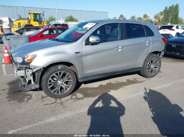 JA4AP3AW9JZ036006 2018 MITSUBISHI OUTLANDER - Image 2