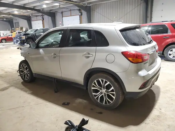 JA4AP3AW9JZ036233 2018 MITSUBISHI OUTLANDER - Image 2