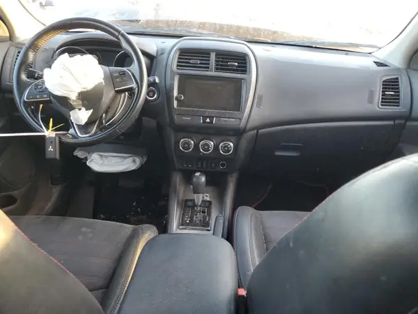 JA4AP3AWXJU001388 2018 MITSUBISHI OUTLANDER - Image 8