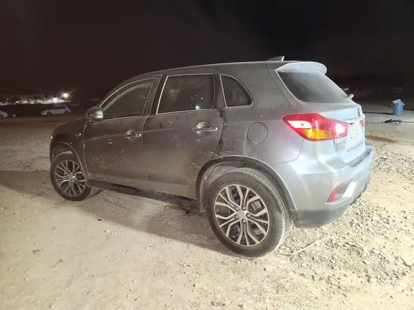 JA4AP3AWXJU014898 2018 MITSUBISHI OUTLANDER - Image 2