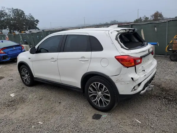 JA4AP3AWXJU024704 2018 MITSUBISHI OUTLANDER - Image 2