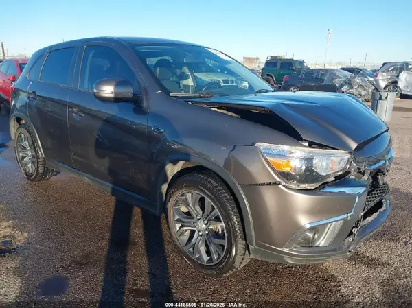 JA4AP3AWXJZ009932 2018 MITSUBISHI OUTLANDER - Image 1