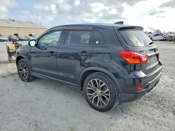 JA4AP4AU1KU030879 2019 MITSUBISHI OUTLANDER - Image 2