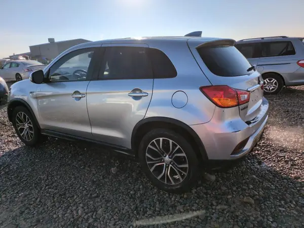 JA4AP4AU2KU005568 2019 MITSUBISHI OUTLANDER - Image 2