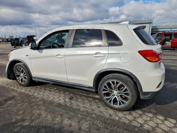 JA4AP4AU2KU013427 2019 MITSUBISHI OUTLANDER - Image 2
