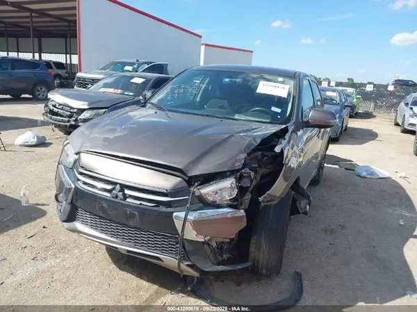 JA4AP4AU2KU018806 2019 MITSUBISHI OUTLANDER - Image 2