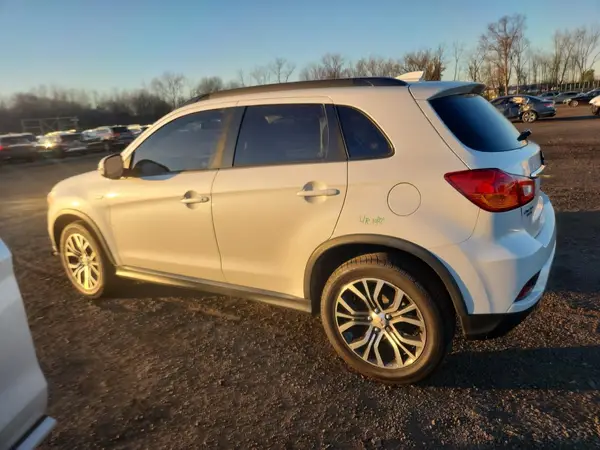 JA4AP4AU4JU010155 2018 MITSUBISHI OUTLANDER - Image 2