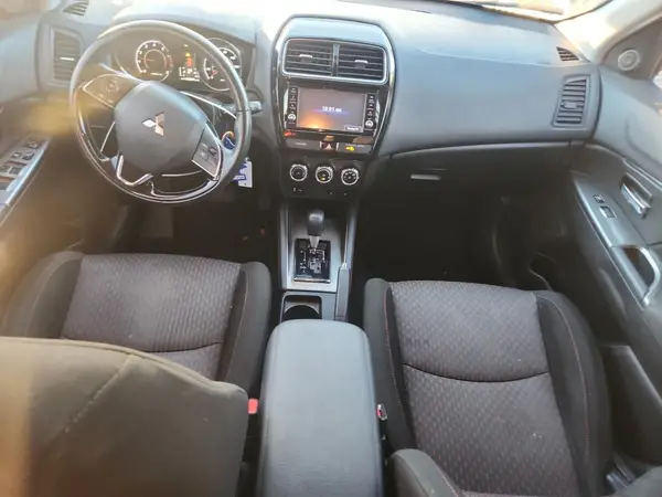 JA4AP4AU4JU010155 2018 MITSUBISHI OUTLANDER - Image 8