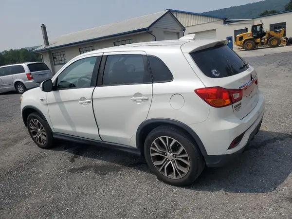 JA4AP4AU4KU000565 2019 MITSUBISHI OUTLANDER - Image 2