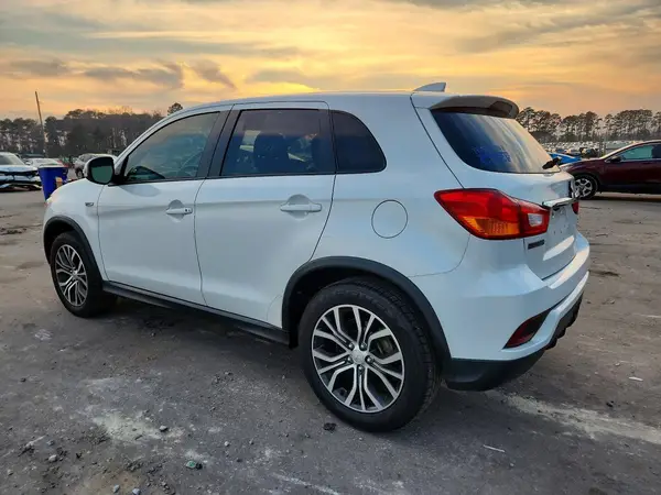 JA4AP4AU8KU018079 2019 MITSUBISHI OUTLANDER - Image 2