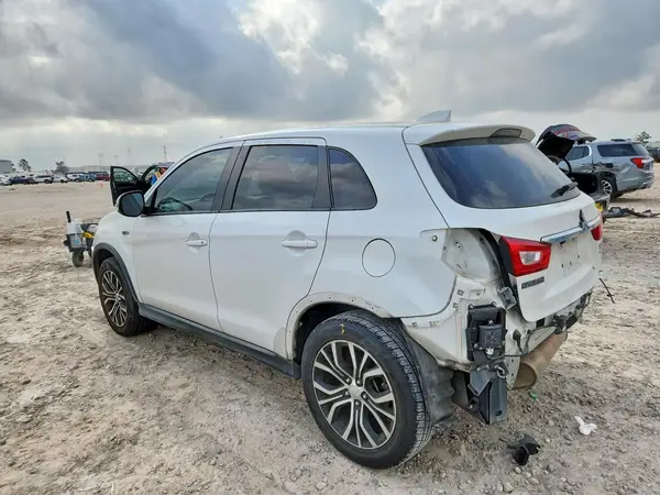 JA4AP4AU8KU020155 2019 MITSUBISHI OUTLANDER - Image 2