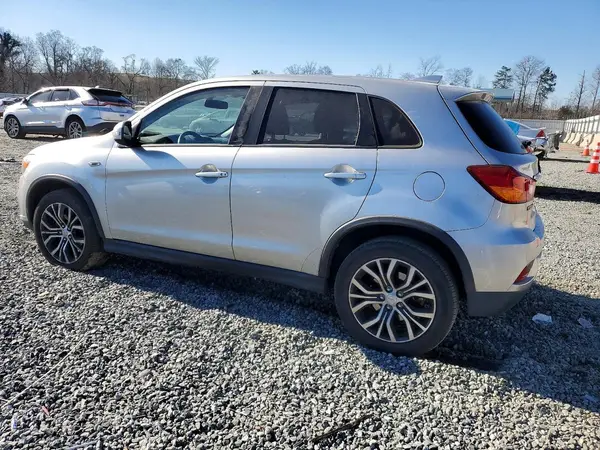 JA4AP4AU9KU020018 2019 MITSUBISHI OUTLANDER - Image 2