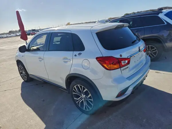 JA4AP4AUXKU015684 2019 MITSUBISHI OUTLANDER - Image 2