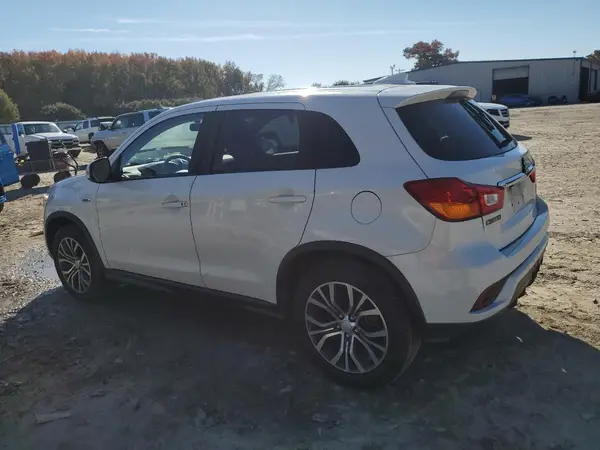 JA4AP4AUXKU024109 2019 MITSUBISHI OUTLANDER - Image 2