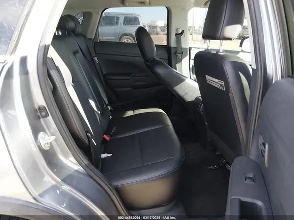 JA4AP4AW0HZ018364 2017 MITSUBISHI OUTLANDER - Image 8