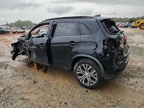 JA4AP4AW0JU003396 2018 MITSUBISHI OUTLANDER - Image 2
