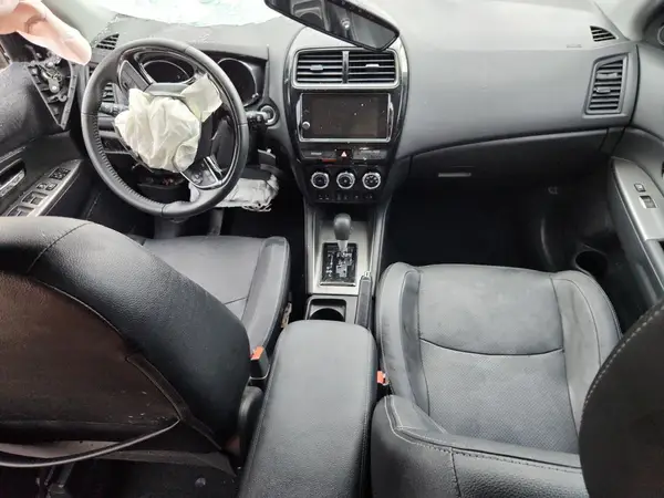 JA4AP4AW0JU003396 2018 MITSUBISHI OUTLANDER - Image 8