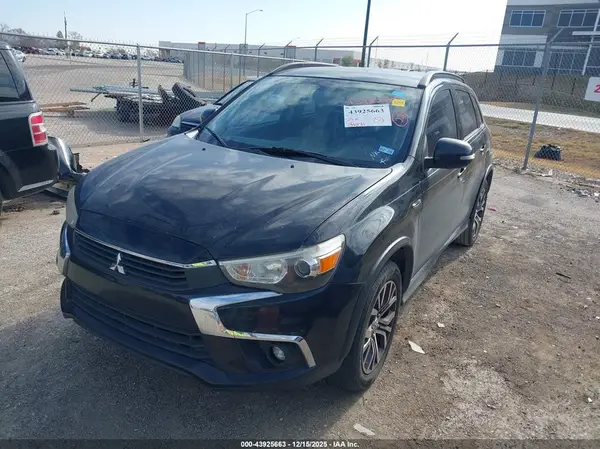 JA4AP4AW1HZ069954 2017 MITSUBISHI OUTLANDER - Image 2