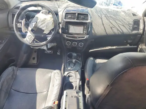 JA4AP4AW2HZ024084 2017 MITSUBISHI OUTLANDER - Image 8