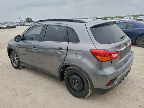 JA4AP4AW2JU002184 2018 MITSUBISHI OUTLANDER - Image 2