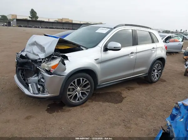JA4AP4AW2JU025304 2018 MITSUBISHI OUTLANDER - Image 2
