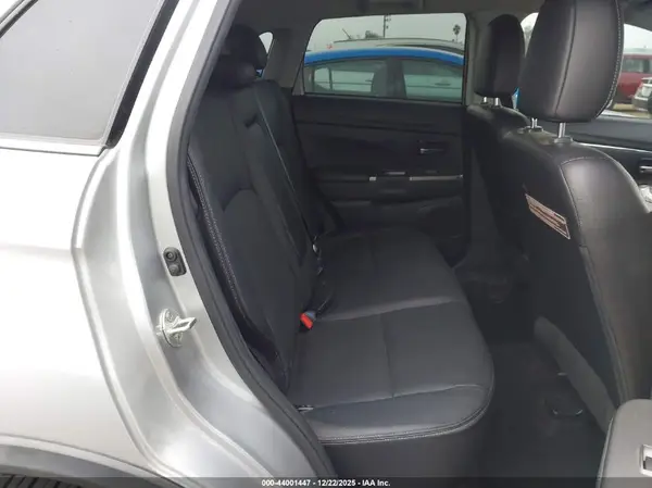 JA4AP4AW2JU025304 2018 MITSUBISHI OUTLANDER - Image 8